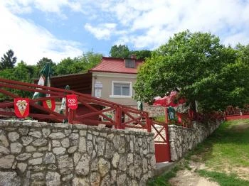 Lovagvár Étterem Csesznek