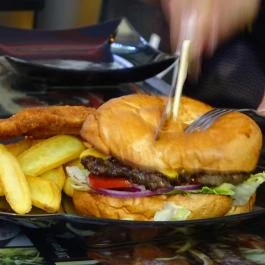 Lucky 7 Burgers & More Budapest - Étel/ital