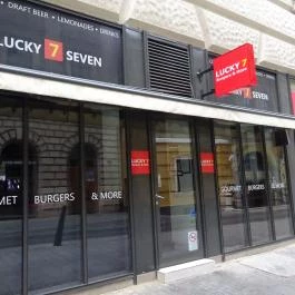 Lucky 7 Burgers & More Budapest - Külső kép