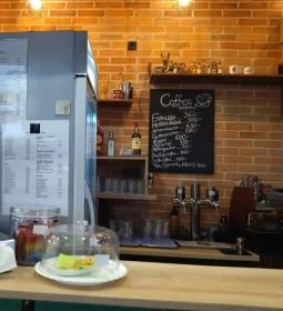 Luki Falatozója - Fény utcai piac