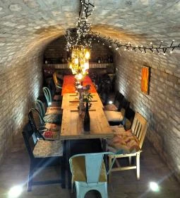 Lusta Páva Borbár és Pince