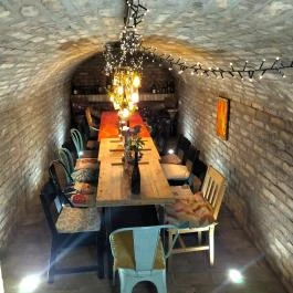 Lusta Páva Borbár és Pince Monor - Belső