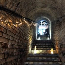 Lusta Páva Borbár és Pince Monor - Belső