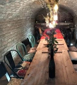 Lusta Páva Borbár és Pince