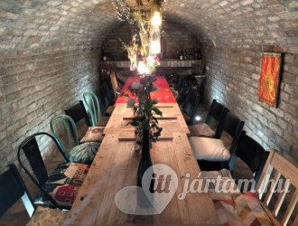 Lusta Páva Borbár és Pince Monor