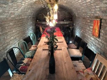 Lusta Páva Borbár és Pince Monor