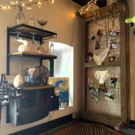 Lusta Páva Borbár és Pince Monor - Belső