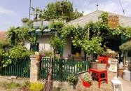 Lusta Páva Borbár és Pince Monor