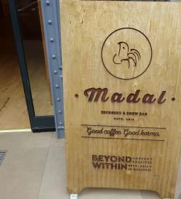 Madal Cafe - Alkotmány utca