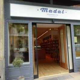 Madal Cafe - Alkotmány utca Budapest - Külső kép