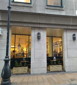 Madal Cafe - Specialty Coffee Shop - Király