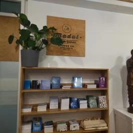 Madal Cafe - Specialty Coffee Shop - Király Budapest - Belső