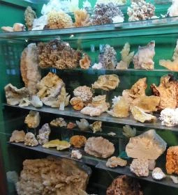 Magyarországi Kalcitkristályok Színes Világa