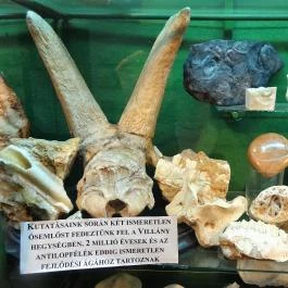 Magyarországi Kalcitkristályok Színes Világa, Fertőrákos - 