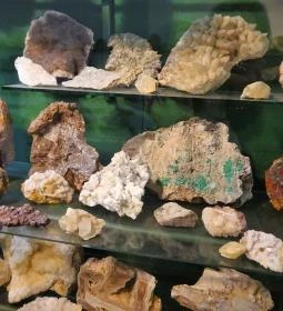 Magyarországi Kalcitkristályok Színes Világa