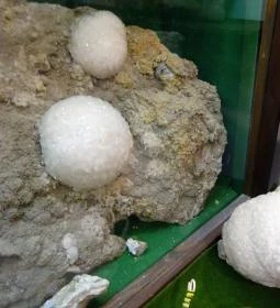 Magyarországi Kalcitkristályok Színes Világa