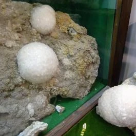 Magyarországi Kalcitkristályok Színes Világa, Fertőrákos - 