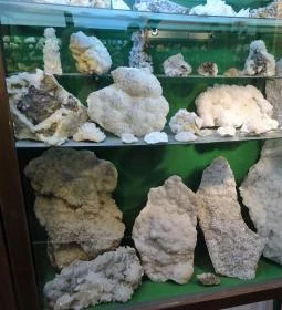 Magyarországi Kalcitkristályok Színes Világa