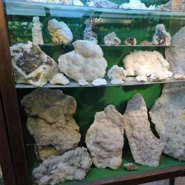 Magyarországi Kalcitkristályok Színes Világa, Fertőrákos - 