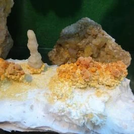 Magyarországi Kalcitkristályok Színes Világa, Fertőrákos - 