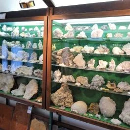 Magyarországi Kalcitkristályok Színes Világa, Fertőrákos - 