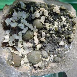 Magyarországi Kalcitkristályok Színes Világa, Fertőrákos - 