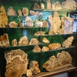 Magyarországi Kalcitkristályok Színes Világa, Fertőrákos - 