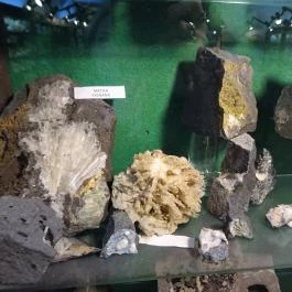 Magyarországi Kalcitkristályok Színes Világa, Fertőrákos - 