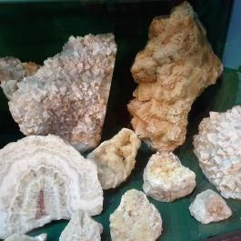 Magyarországi Kalcitkristályok Színes Világa, Fertőrákos - 