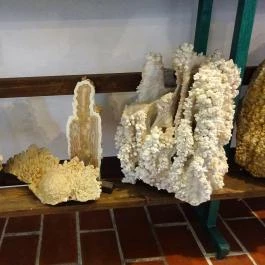 Magyarországi Kalcitkristályok Színes Világa, Fertőrákos - 