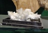 Magyarországi Kalcitkristályok Színes Világa Fertőrákos