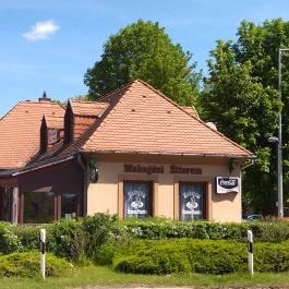 Mahagóni Étterem Tata - Külső kép
