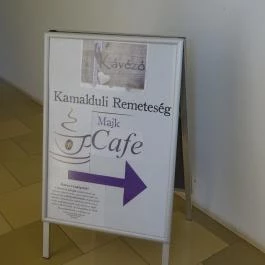 Majk Kávézó - Kamalduli Remeteség Oroszlány-Majkpuszta - Belső