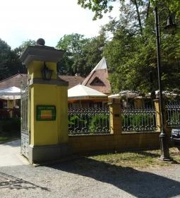 Május 1 Söröző & Étterem