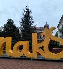 23. legjobb látnivaló: Makó felirat (szelfipont)