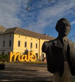 Makó felirat (szelfipont)