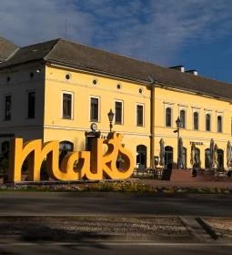 Makó felirat (szelfipont)