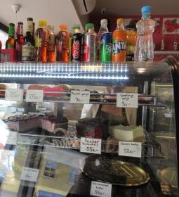 Málna Csoki- Tea- Kávéház