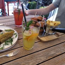 Malom & Kacsa - Bisztró, Kávézó & Rendezvényház Tata - Étel/ital