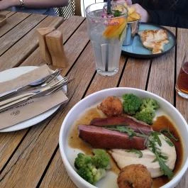 Malom & Kacsa - Bisztró, Kávézó & Rendezvényház Tata - Étel/ital