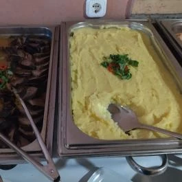 Malomudvar Étterem, Cukrászda , Panzió & Rendezvényház Gyöngyös - Étel/ital