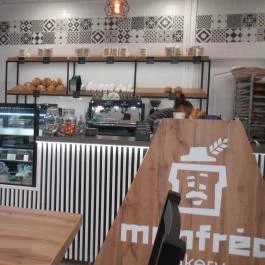 Manfréd Pékség, Budapest - Egyéb