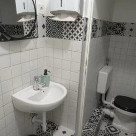 Manfréd Pékség, Budapest - Egyéb