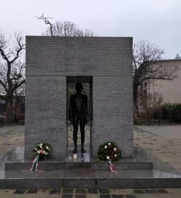 Mansfeld Péter szobra