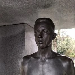 Mansfeld Péter szobra, Budapest - Egyéb