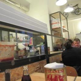 Manu+, Budapest - Belső