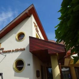 Marietta Pizzéria, Étterem és Kávézó Zirc - Külső kép