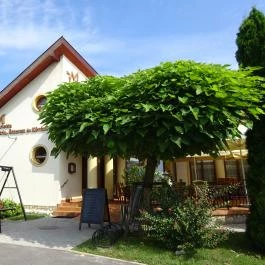 Marietta Pizzéria, Étterem és Kávézó Zirc - Külső kép