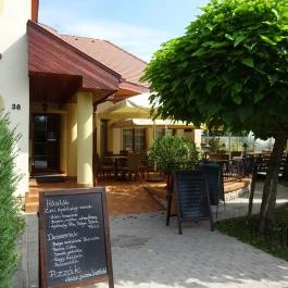 Marietta Pizzéria, Étterem és Kávézó Zirc - Külső kép