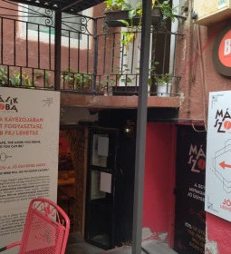 Másik Szoba kávézó és bár